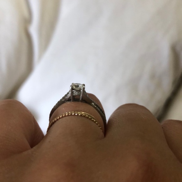 Engagement ring - Picture 3 of 6